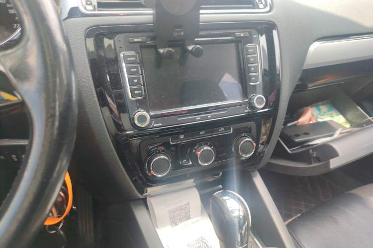 Used Volkswagen Sagitar 2015 1.6L Automatic Comfort Model
