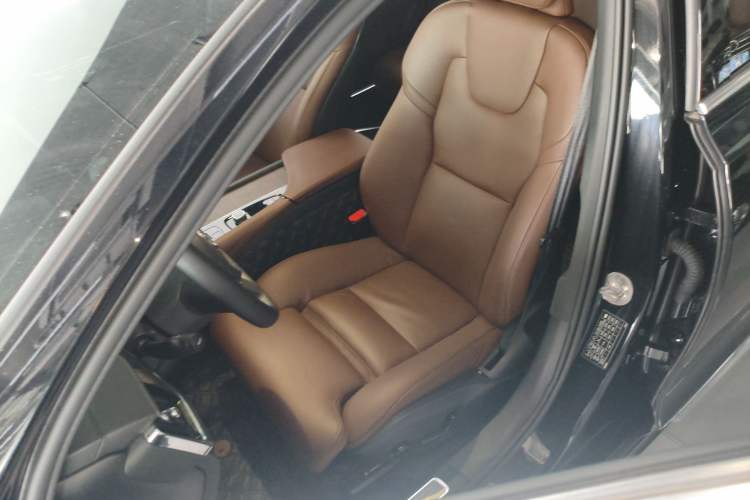 Used Volvo S90 2024 B5 Zhiyuan Luxury Edition
