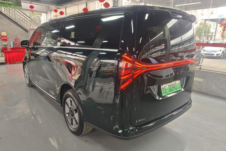 Used Geely Galaxy LEVC L380 2024 116 Degrees 6 Seats Two-Wheel Drive Pro