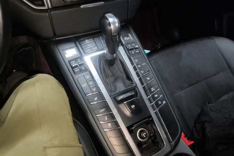Used Porsche Macan 2017 Macan 2.0T Gear Lever
