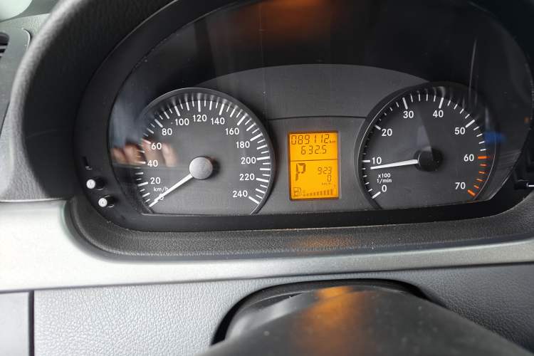 Used Mercedes-Benz Vito 2011 2.5L 7-seater executive version Instrument Cluster