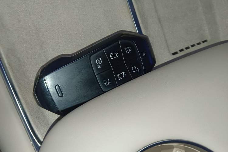 Used XPeng X9 2025 740 Ultra-Long Range Max Vehicle Key