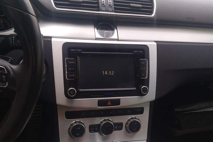 Used Volkswagen FAW-Volkswagen CC 2016 1.8TSI Luxury Model Audio And AC Panel