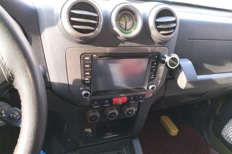 Used BAIC Off-Road BJ40 2014 2.4L Manual Cross-Country Edition Audio And AC Panel