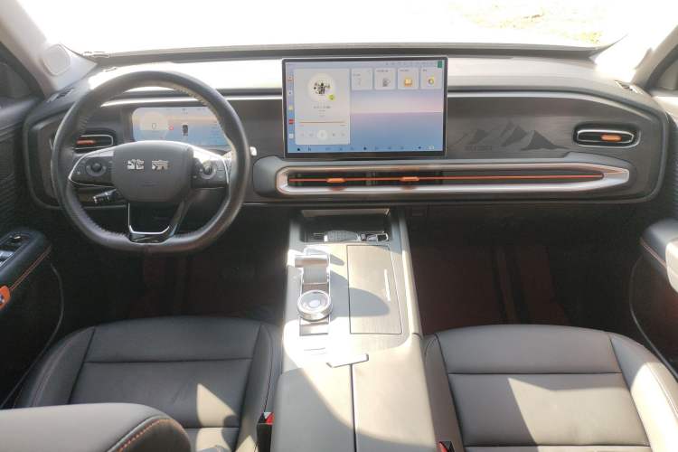 Used BAIC Off-Road BJ30 2026 Model Traveler 1.5T Hybrid Standard Version
