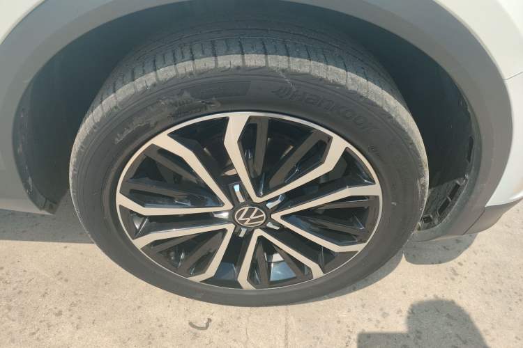 Used Volkswagen T-ROC 2022 280TSI DSG Two-Wheel Drive Comfort PLUS Right Rear Wheel Hub