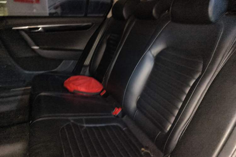 Used Volkswagen Magotan 2013 1.8TSI Luxury Model Left Rear Seat