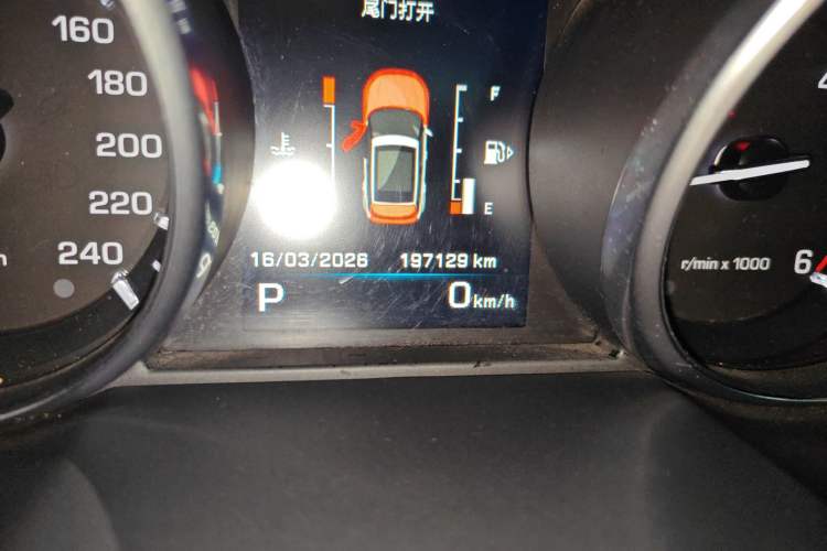 Used Land Rover Range Evoque 2013 2.2T 5-Door Diesel Edition Odometer Close Up