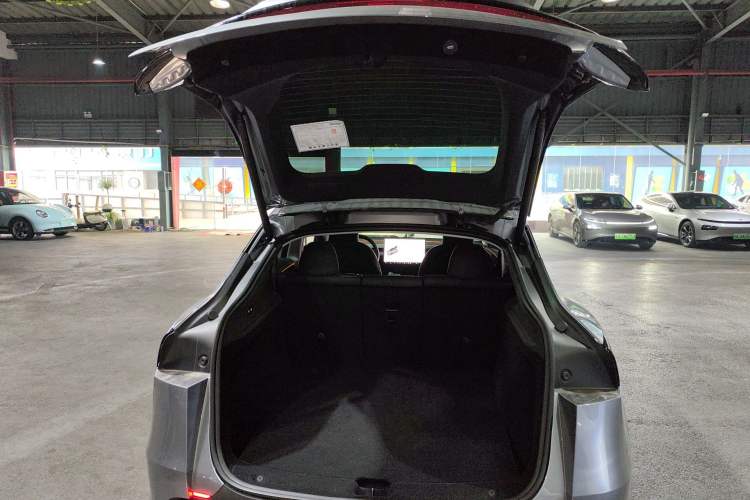 Used Tesla Model Y 2025 Rear-Wheel-Drive Version Trunk