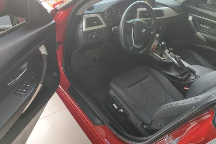 Used BMW 3 Series GT 2016 320i Fashion Model
