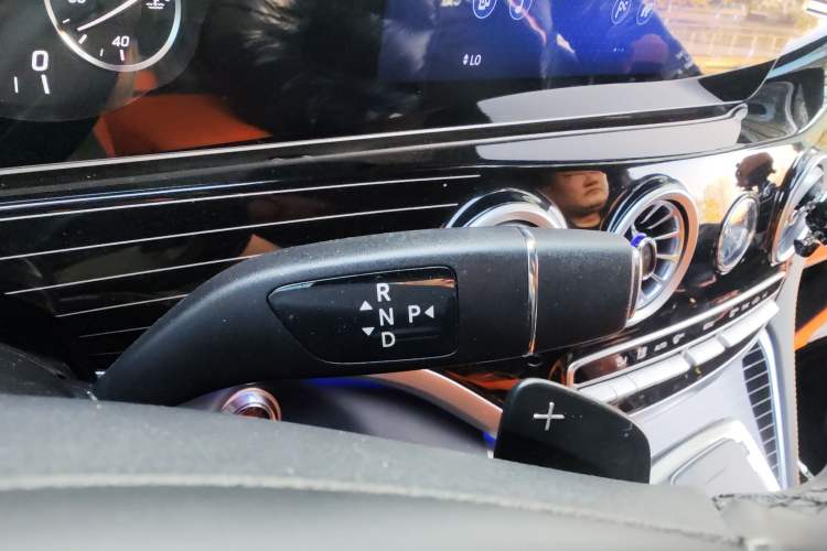 Used Mercedes-Benz Vito 2023 2.0T Business Version 7 Seats Gear Lever