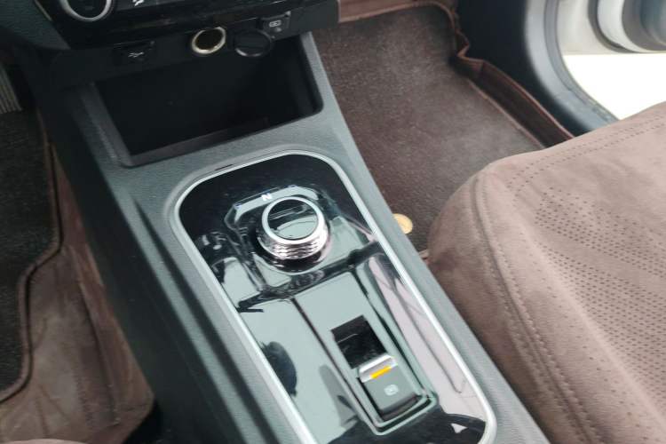 Used Changan Eado New Energy 2022 EV460 Smart Ride-Hailing Edition – Lithium Iron Phosphate