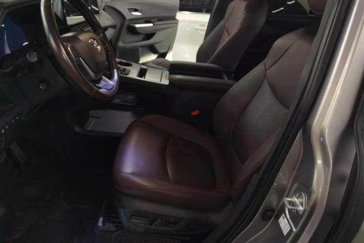 Used Toyota SIENNA 2023 2.5L Hybrid Platinum Edition