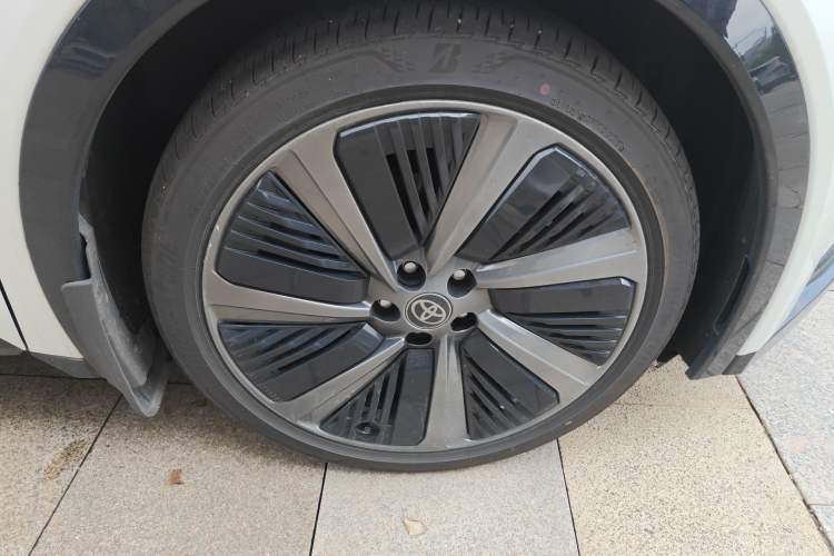 Used Toyota bZ5 2025 Model 550 PRO Right Front Wheel Hub