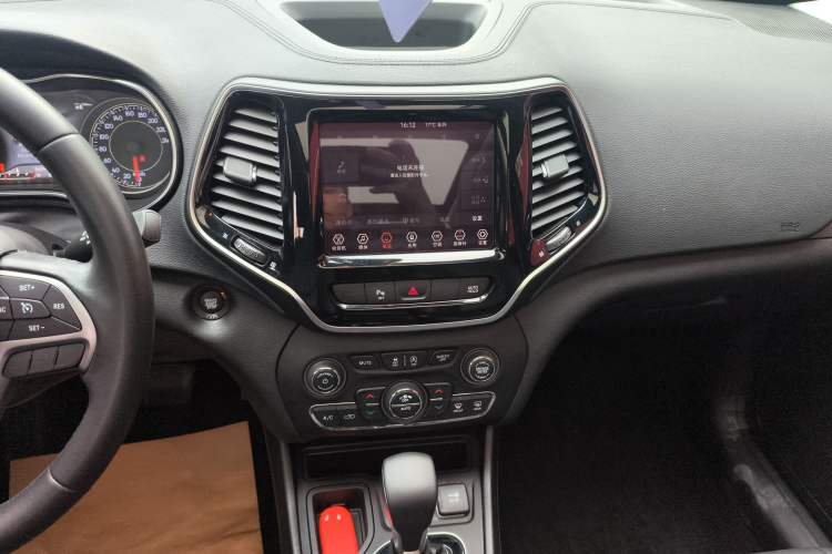 Used Jeep Cherokee 2019 2.0T Two-Wheel Drive Smart Enjoyment Version China V