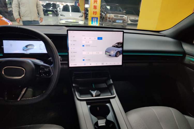 Used Lynk & Co 07 2024 EM-P 126 Long-Range Halo
