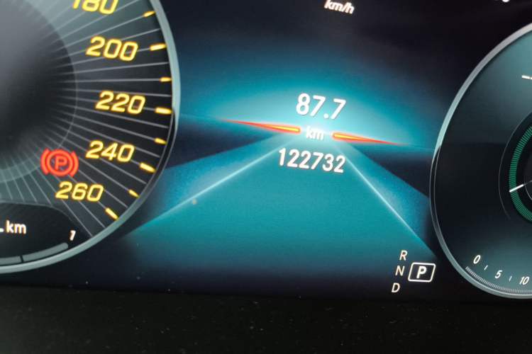 Used Mercedes-Benz C-Class 2019 Restyled C 260 L Sport Edition Odometer Close Up