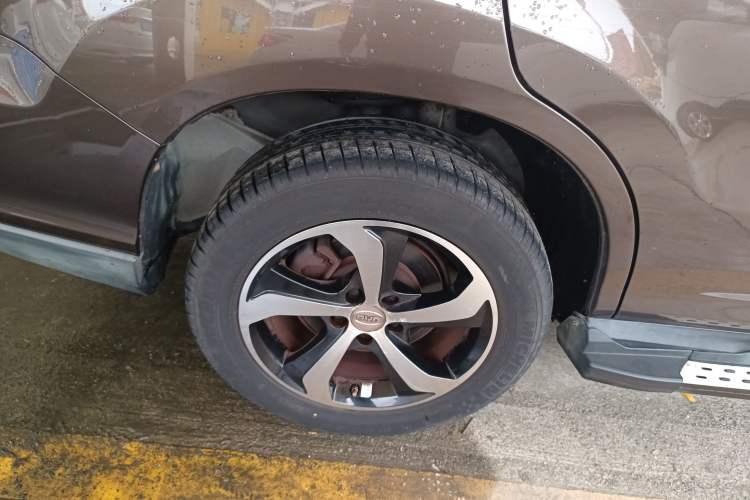 Used BYD S7 2017 2.0T Automatic Luxury Model Right Rear Wheel Hub