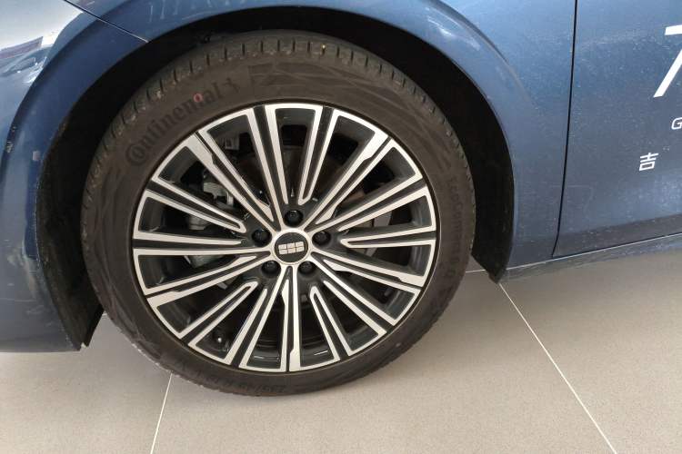 Used Geely Galaxy A7 2025 Model EM-i 150km Starship Edition Left Front Wheel Hub