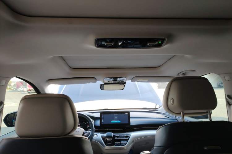 Used Roewe iMAX8 2022 400TGI Prestige Edition
