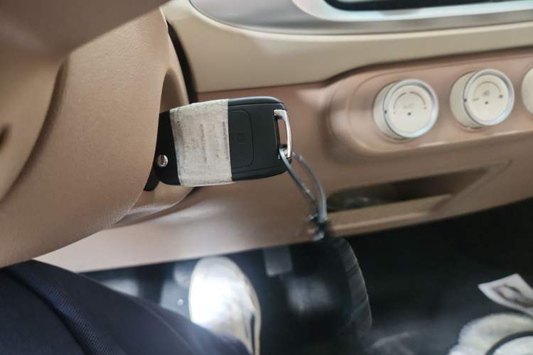 Used Wuling Hongguang MINIEV 2025 Four-Door Version Advanced Edition Vehicle Key