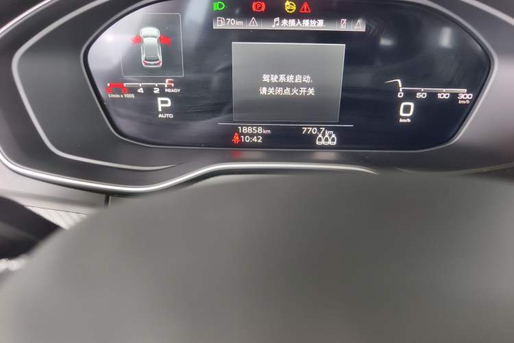 Used Audi Q5L 2022 40T Luxury Dynamic Model Odometer Close Up