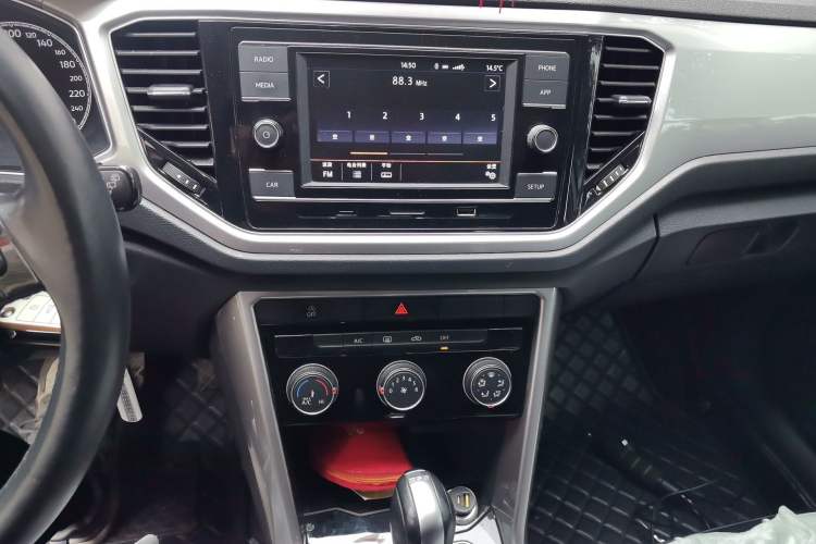 Used Volkswagen T-ROC 2019 280TSI DSG Two-Wheel Drive Advanced Version China VI Standard Audio And AC Panel