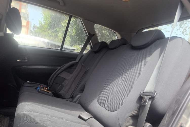 Used Kia Carens 2011 1.6L 5-Seater Automatic Comfort Edition Left Rear Seat