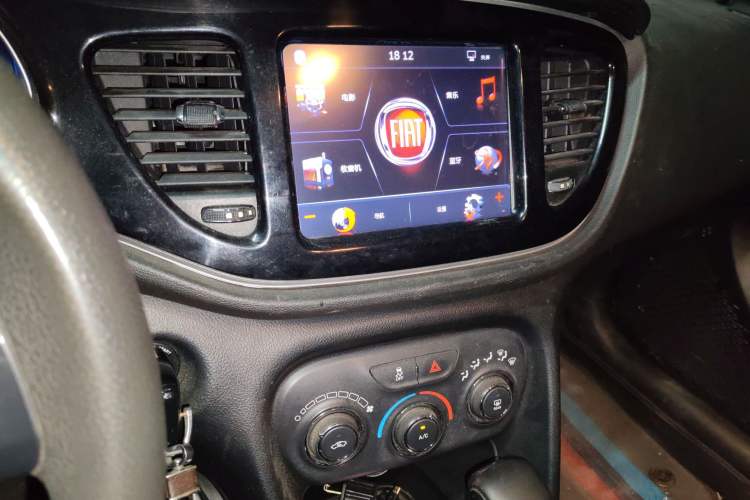 Used Fiat Viaggio 2015 1.4T Automatic Enjoyment Edition Audio And AC Panel