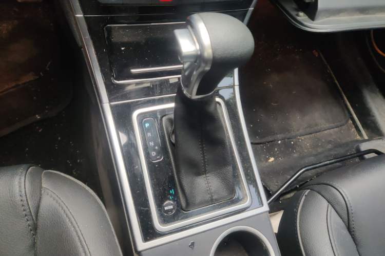 Used Haval H2 2017 Red-Label 1.5T Automatic Two-Wheel Drive Luxury Model Gear Lever