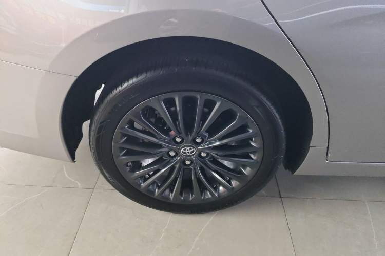 Used Toyota Avalon 2022 2.5L Touring Premium Edition Right Rear Wheel Hub
