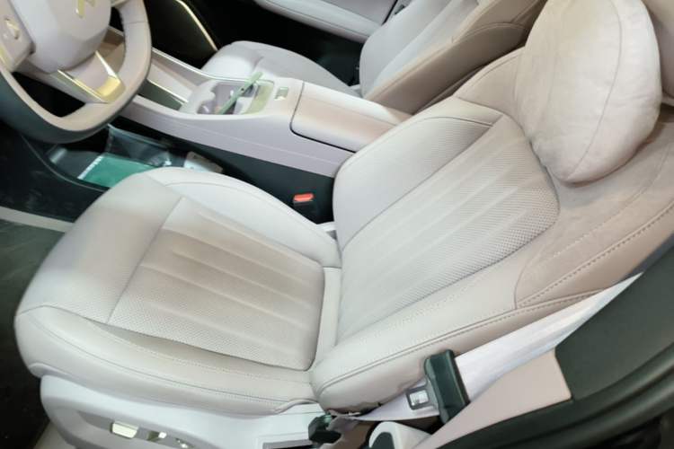 Used ONVO L60 2025 Model—60 kWh Rear-Wheel-Drive Version
