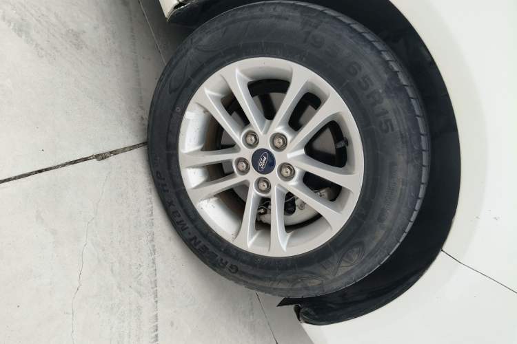 Used Ford Escort 2019 Revised Version 1.5L Manual "Quality Enjoyment" Trim (Tire Pressure Monitoring) China VI Standard Right Front Wheel Hub