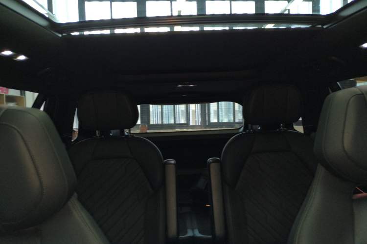 Used Lynk & Co 09 EM-P 2021 2.0T PHEV Halo Six-Seater Headliner