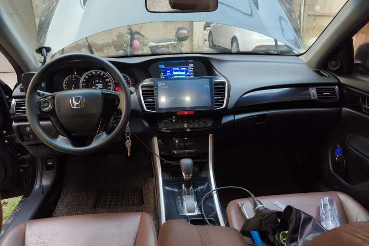 Used Honda Accord 2016 2.0L Comfort Edition Center Console