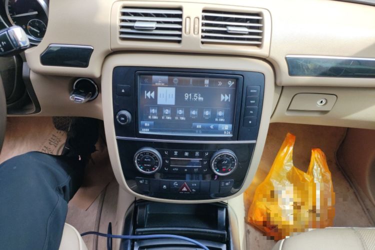 Used Mercedes-Benz R-Class 2017 R 320 4MATIC Business Edition Prestige Model Audio And AC Panel