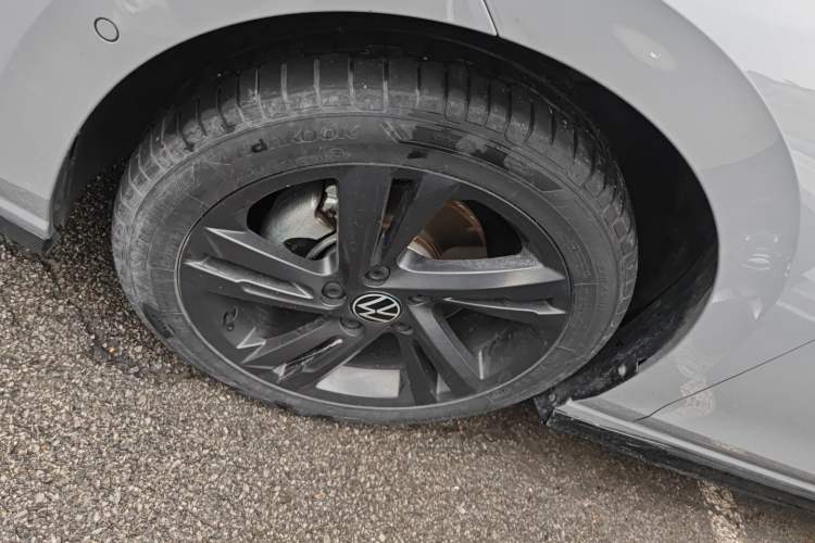 Used Volkswagen Golf 2023 Facelift 280TSI DSG R-Line Lite Left Front Wheel Hub