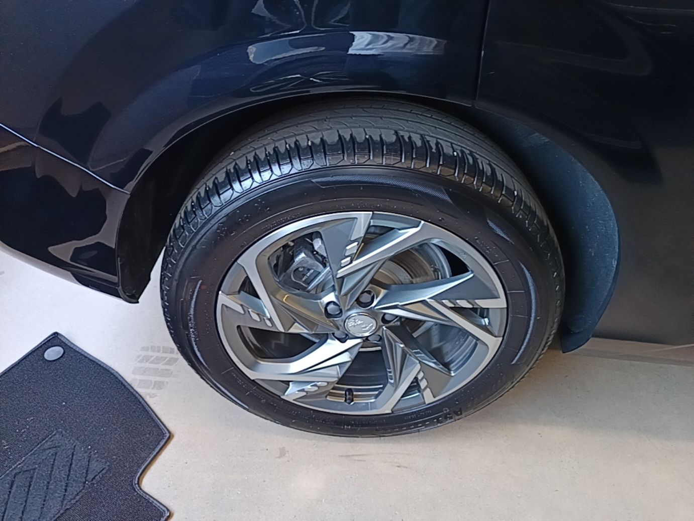 Hongqi HS3 PHEV 2025 Model 117km Jingwei Edition — снимка 11