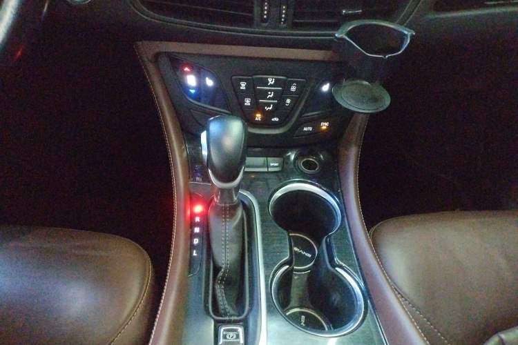 Used Buick Envision 2018 28T Four-Wheel Drive Elite Version Gear Lever