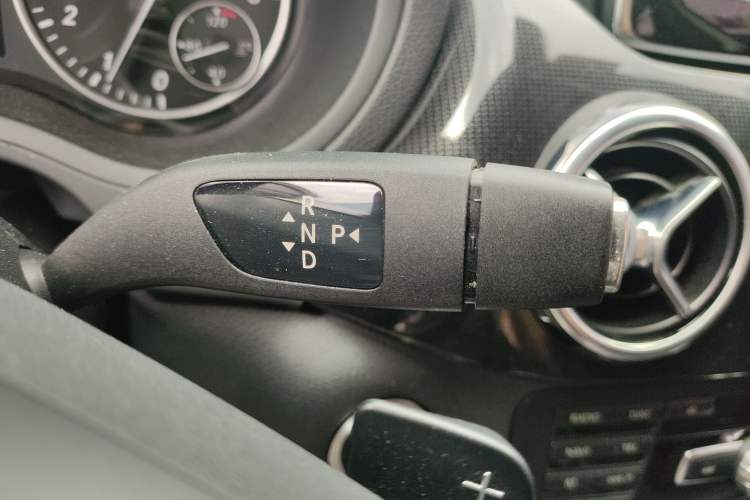 Used Mercedes-Benz B-Class 2012 B 180 base model (imported) Gear Lever