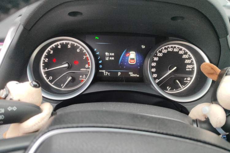 Used Toyota Camry 2018 2.5G Luxury Edition Odometer Close Up