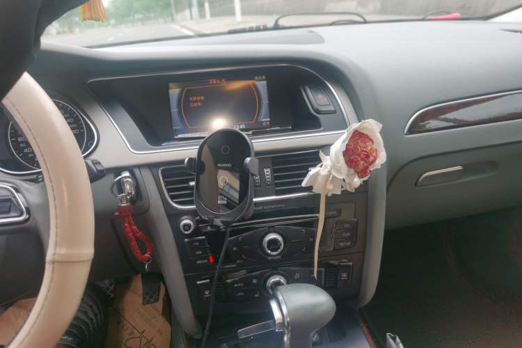 Used Audi A4L 2013 35 TFSI Automatic Comfort Model Audio And AC Panel