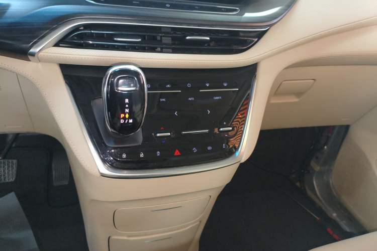 Used Buick GL8 2022 ES Landtrek 653T Luxury Edition