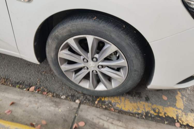 Used Chevrolet Monza 2020 320 Automatic Enjoyment Edition Right Front Wheel Hub