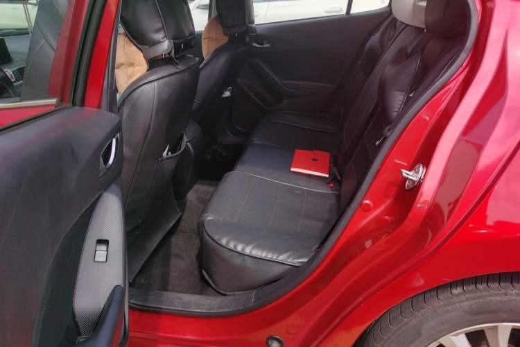 Used Mazda 3 Axela 2016 Sedan 1.5L Automatic Luxury Model