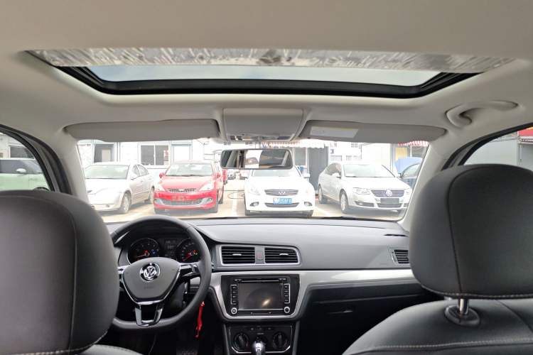 Used Volkswagen Lavida 2015 1.6L Automatic Comfort Edition
