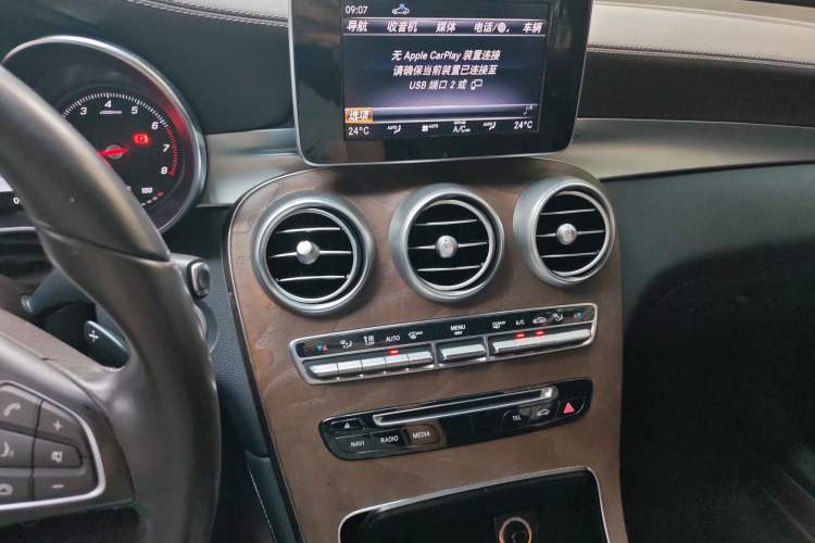 Used Mercedes-Benz GLC 2018 Refreshed GLC 300 4MATIC Dynamic Edition Audio And AC Panel