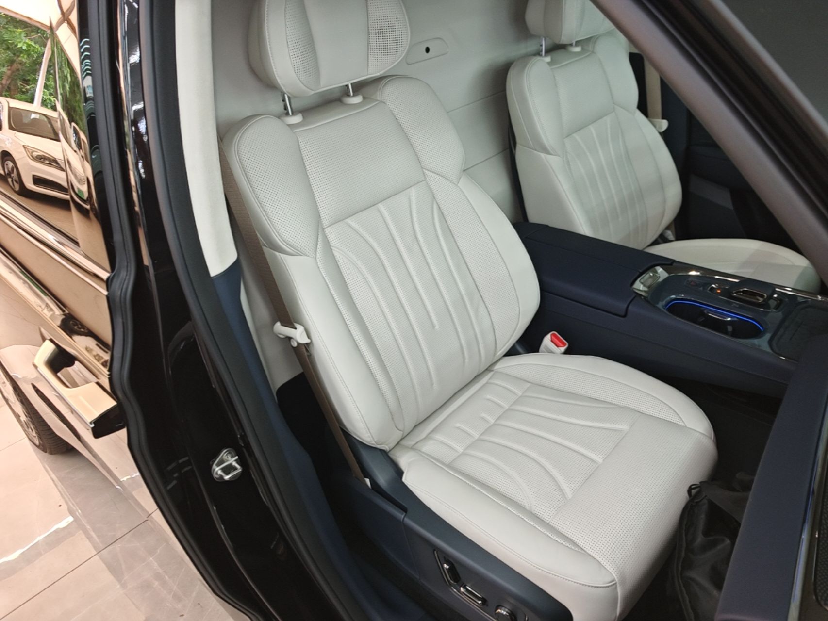 Zeekr 009 2024 GAC Trumpchi Heritage Edition — снимка 19