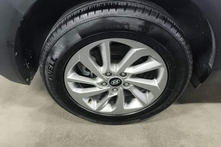 Used Hyundai Tucson 2018 1.6T Dual-Clutch Two-Wheel Drive 15th Anniversary Special Edition Exterior 5
