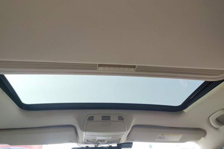 Used Volkswagen Magotan 2015 1.8TSI Luxury Model Headliner